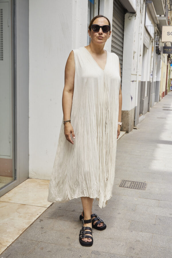 Vestido Mod. Milagros Color Beige - Imagen 3
