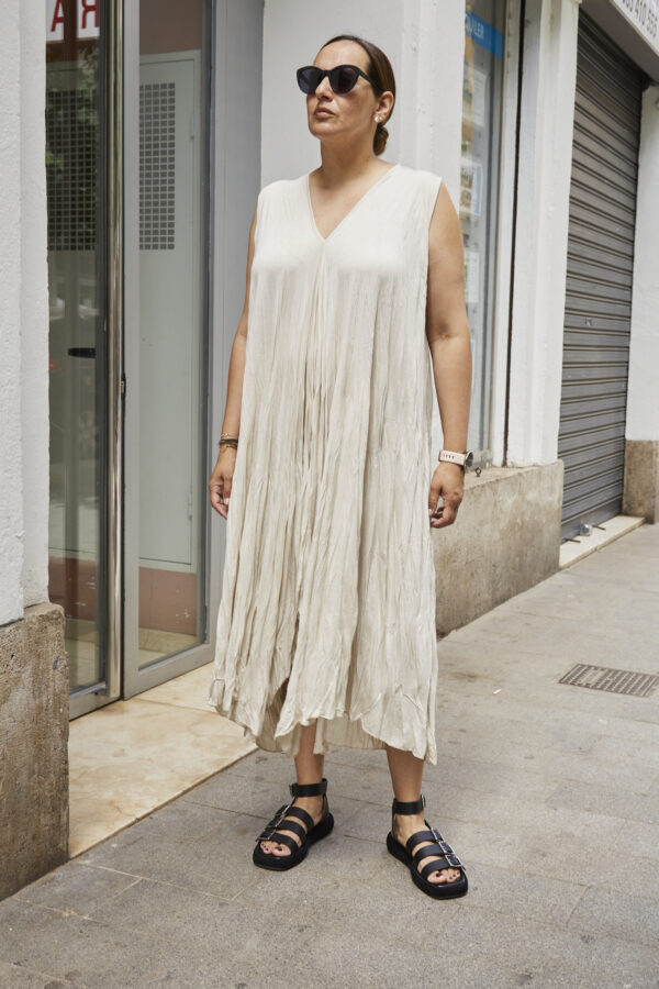 Vestido Mod. Milagros Color Beige - Imagen 4